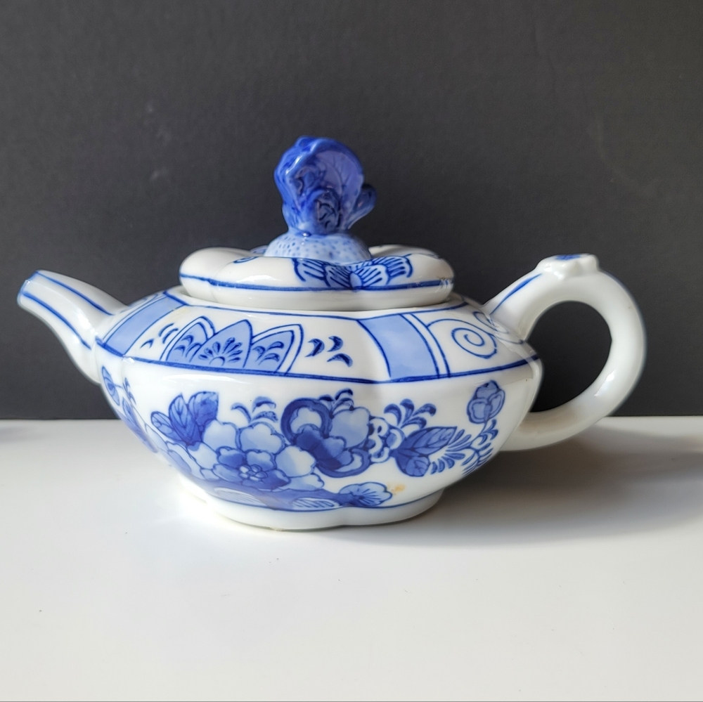 Decrotive Blue & White Teapot for Display Purposes Only Vintage Delft
